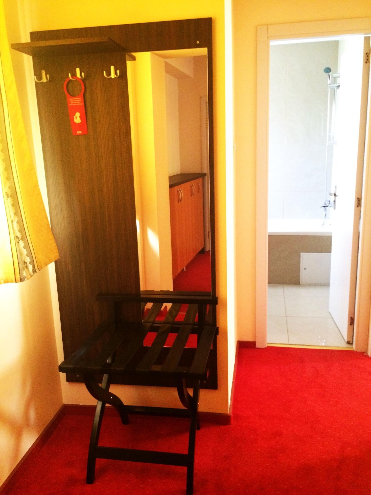 Kosher Hotel Lev Or Бухарест Экстерьер фото
