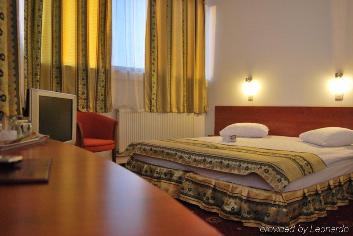 Kosher Hotel Lev Or Бухарест Номер фото