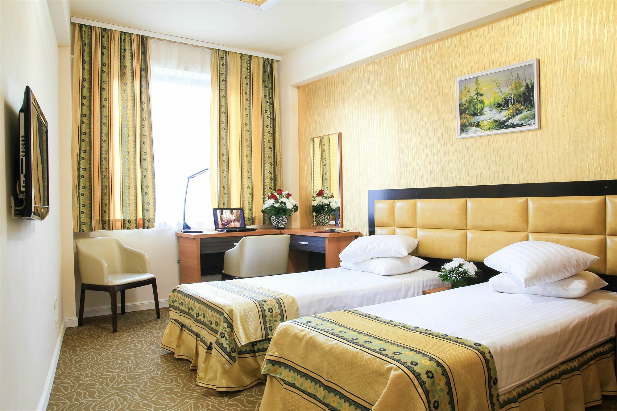 Kosher Hotel Lev Or Бухарест Экстерьер фото