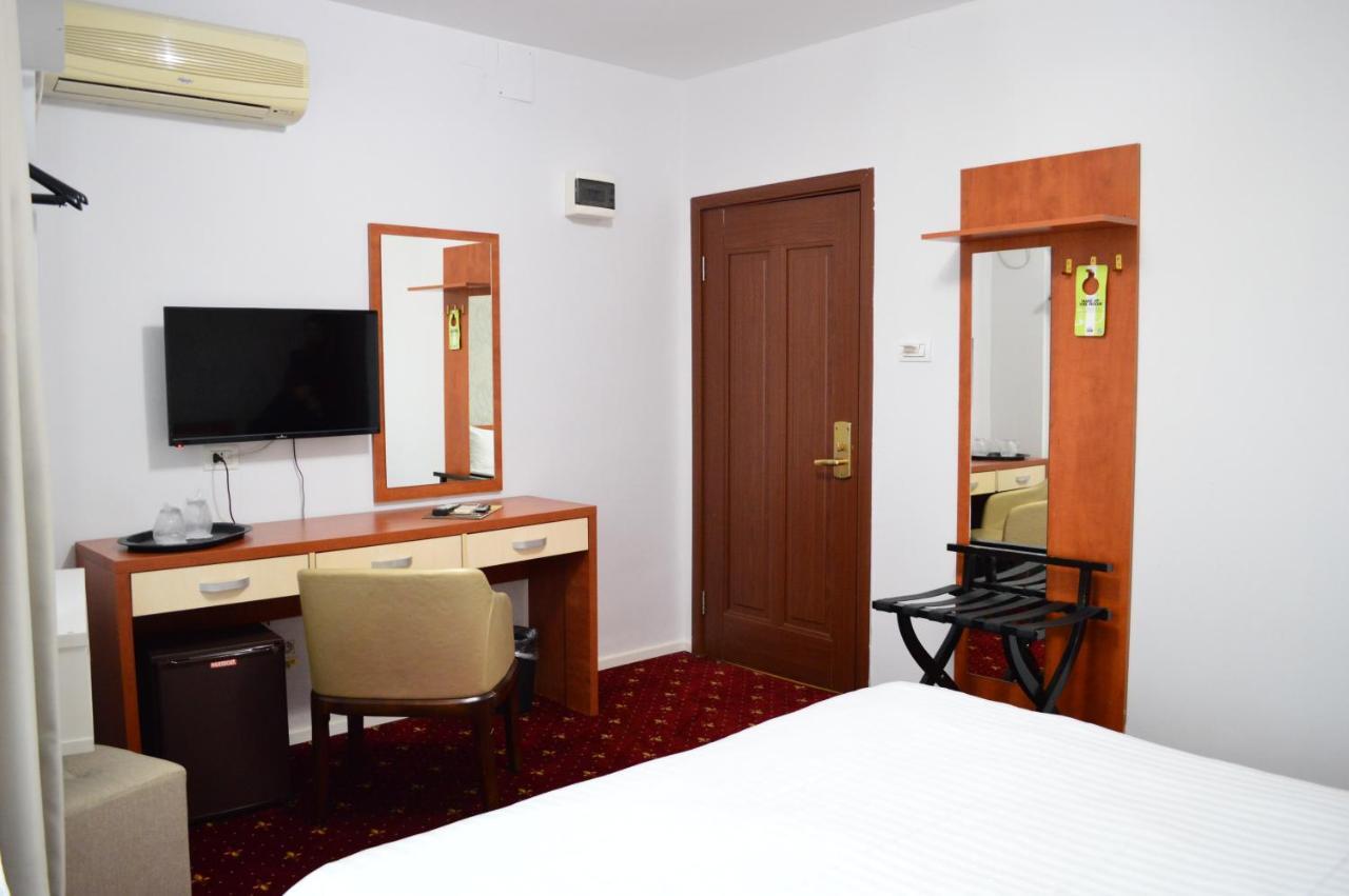 Kosher Hotel Lev Or Бухарест Экстерьер фото