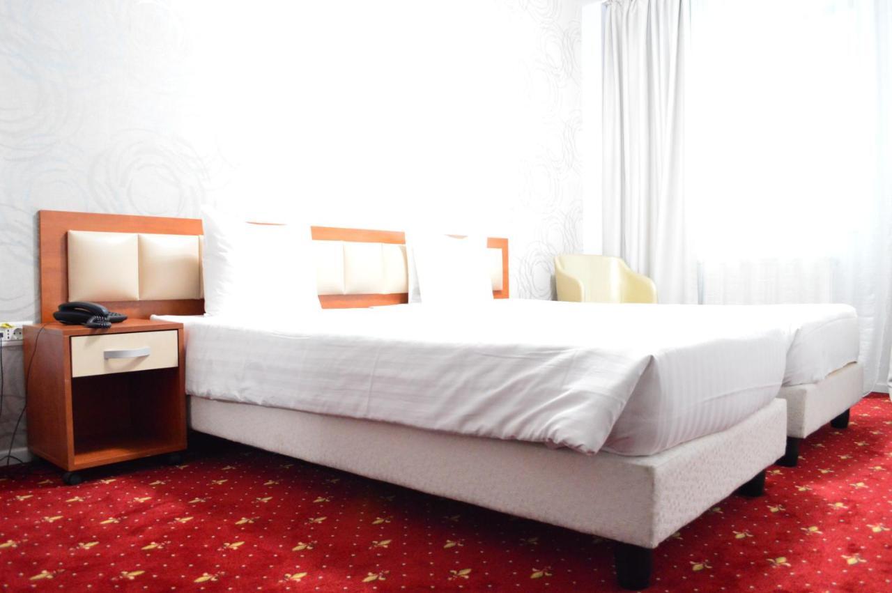 Kosher Hotel Lev Or Бухарест Экстерьер фото