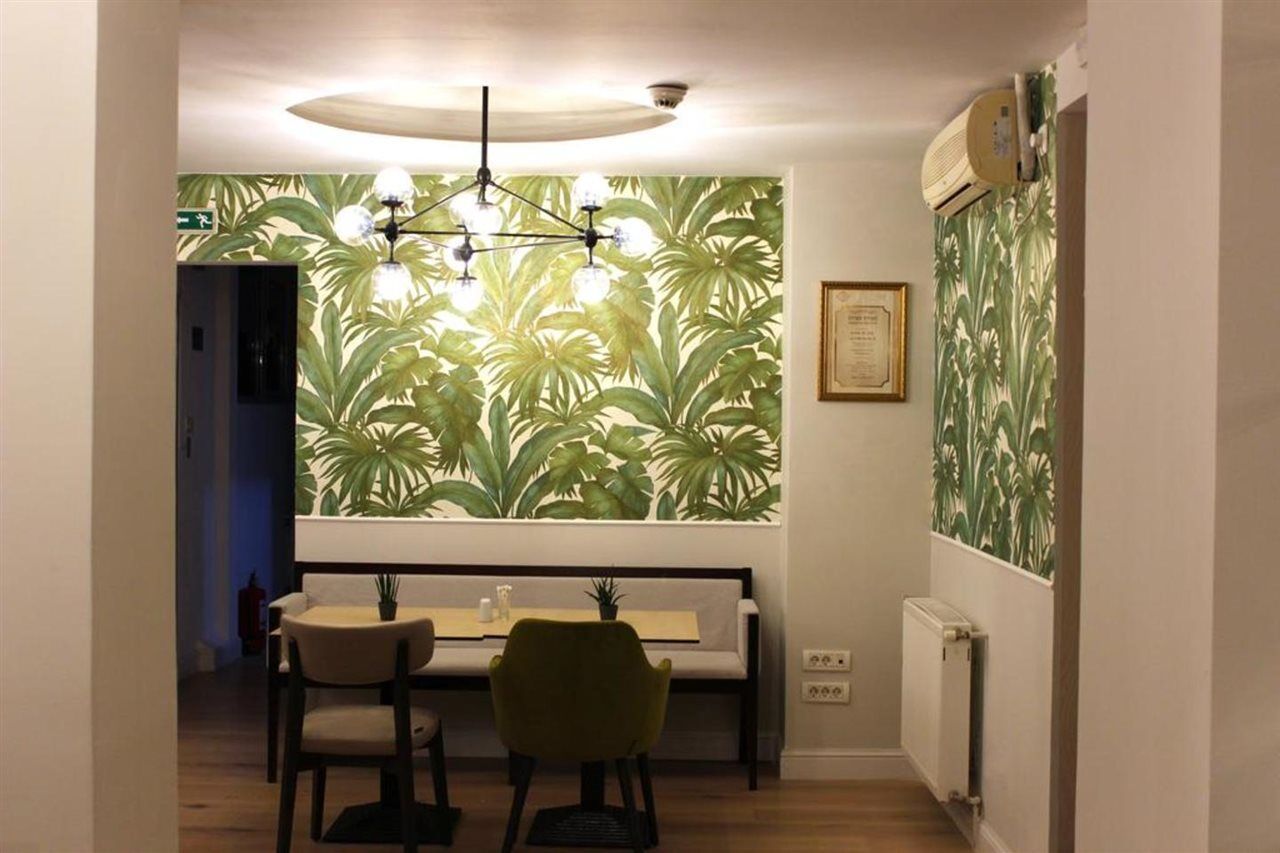 Kosher Hotel Lev Or Бухарест Экстерьер фото