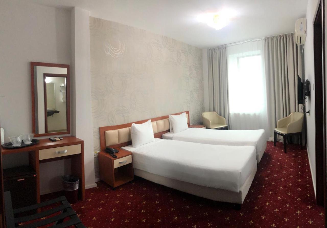 Kosher Hotel Lev Or Бухарест Экстерьер фото